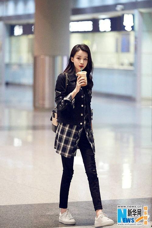 孙怡机场爆料视频最新版,时尚穿搭与真实瞬间  第3张